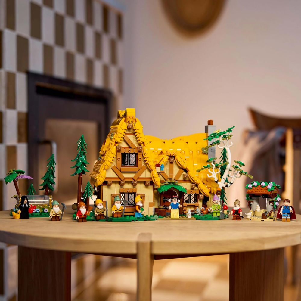 LEGO Disney Princess Pamuk Prenses ve Yedi Cüceler'in Evi 43242